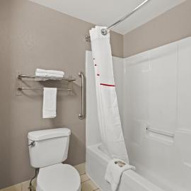 Red Roof Inn & Suites Newnan, hotel in Newnan