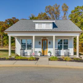Lake Access & Boat Slip: Greenwood Cottage!, hotel sa Waterloo