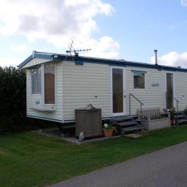 Colin and annioes caeravan, hotel in Looe