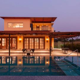 Golden Sunsets by StayVista - Refreshing pool, serene lawn - your tranquil retreat