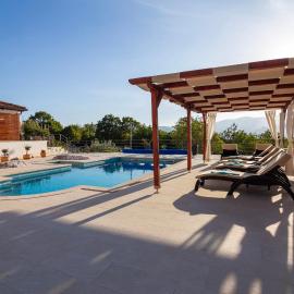 Villa in Omiš inland/4 stars+heated pool