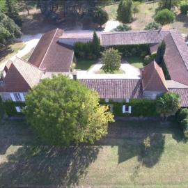 La Fricatour au Domaine de Brandeau, hotel em Blasimon