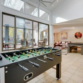 Cassopolis Vacation Home - Walk to Diamond Lake!, hotel a Cassopolis
