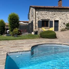 Domaine des Pierres D Auvergne, hotel v destinácii Flat
