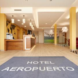 Viesnīca Hotel Arias Aeropuerto pilsētā Monte