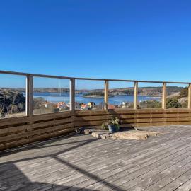 Seafront with Terrific View by AJF Dream Living, hotel en Fjällbacka