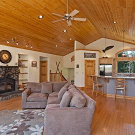 Woodside Lodge on West Shore with Private Hot Tub, Pool Table & Game Room