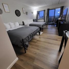 Cedar Lodge Room w/ Lake Views!, hotel a Laconia