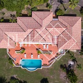 Beautiful 5 bed-rooms Villa at Terres Basses