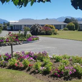 Mount Hutt Motels, готель у місті Метвен