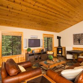 St Bernard at Tahoe Donner Remodeled 3BR - Private Hot Tub and Gym and Pool Access
