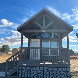 066 South Rim Grand Canyon Tiny Home Sleeps 8, hotel din Valle