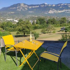 Logement sur la colline, hotell i Tresserves