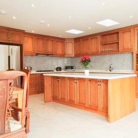 Spacious Villa with Garden & Parking 6 Mins to Station, hotel di Harrow