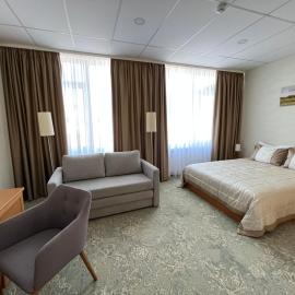 Hotel - cafe Naujoji Akmenė، فندق في Naujoji Akmenė