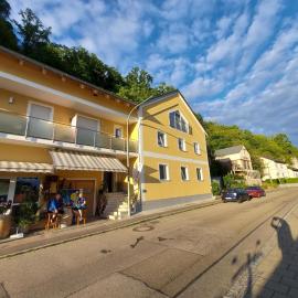 Ferienwohnung und Zimmer zum Donaublick, ξενοδοχείο σε Kelheim