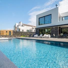 Lotus House - Heated Pool & Jacuzzi near the Beach