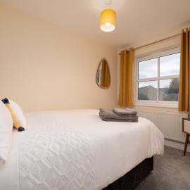 Stunning Spacious Home - Parking - Garden - Sleeps 6