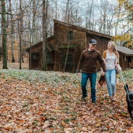 Finnwood - A Pet Friendly Woodland Retreat, hotel a Suttons Bay
