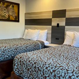 Bay Breeze Inn: Oakland şehrinde bir otel