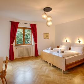 Apartment Hofgarten - Alpstay, Hotel in Naturns