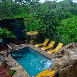 The Jungle Container, hotel en Quepos