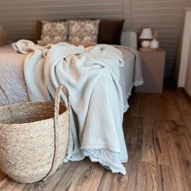 Pine & Oak Holiday Home, Hotel in Fužine