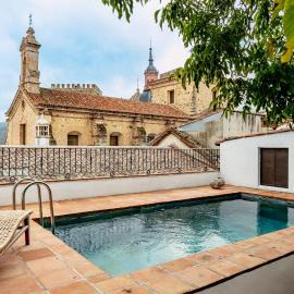Apartamentos turísticos EL PATIO DEL NOGAL, hotel u gradu Gvadalupe