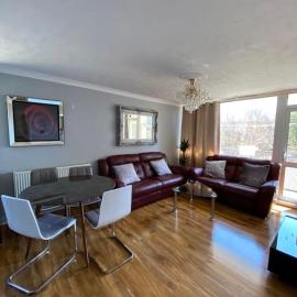 Entire flat, comfortable 2 double bedrooms