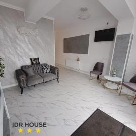 IDR HOUSE โรงแรมในBuzău