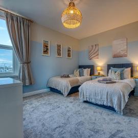 2-Bedroom Modern, Stunning & Stylish Contractor House, Sleeps 4, Prime Portsmouth Location with Free Parking Permit - by Blue Puffin Stays, hotel in Portsmouth