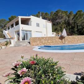 beautiful views with pool in ibiza, hotel in Sant Miquel de Balansat