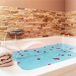 Studio Love room Spa Baignoire double La Ciotat Centre port, hotel in La Ciotat