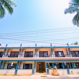 Darsy Residency and beach cottages, хотел в Агонда
