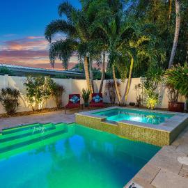 Walk to The Ave- Heated Pool, Spa, Golden Tee and Putting Green - mins to Beach- by Maven Vacation Rentals