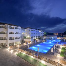 Azure Resort & SPA, מלון בטסיליבי