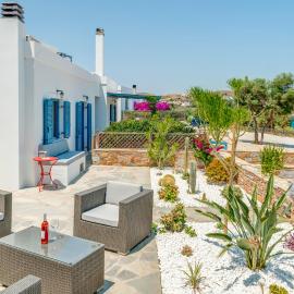 Villa Maria Fabrika Syros, hotel in Vari