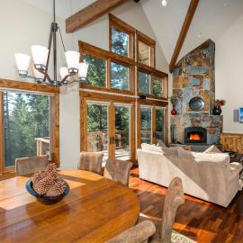 North Shore Bliss by Tahoe Getaways - 3 BR plus loft & Private Hot Tub, hotel in Carnelian Bay
