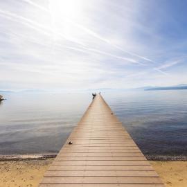 Sandy Cove on the North Shore -Lakeside Cottage with Pier Beach, and HOA Amenities