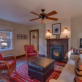 Vanni House - Classic Tahoe Style 2 BR - Sleeps 6 - Hot Tub - Near Palisades & Downtown Tahoe City