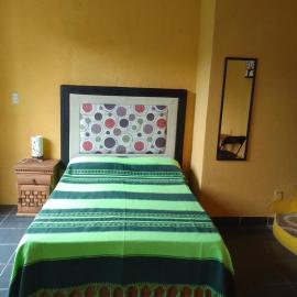 Refugio privado a pasos del centro - Hospedaje Casa Cortés, hotel en Tepoztlán