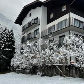 Pension Alpina, hotell i Roppen