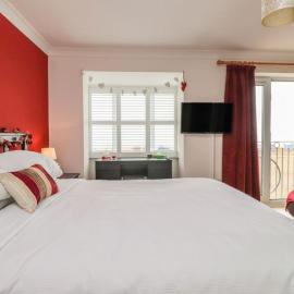 Stunning Seaviews - Beach House - Jacuzzi Bath tub, hotel in Littlestone-on-Sea