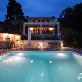 Villa VERA - private villa for 8 guests with pool, khách sạn ở Kími
