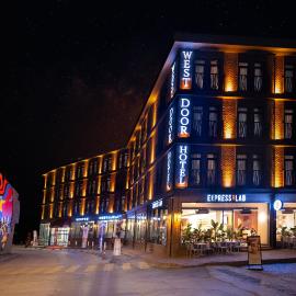 WestDoor Hotel，埃迪爾內的飯店
