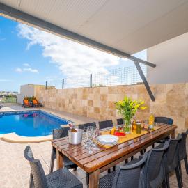 Ta Kalang Holiday Home, hotell i Kerċem