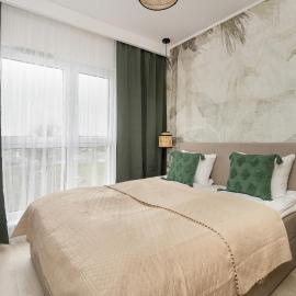 Tasteful Beige Apartment with Parking by Noclegi Renters