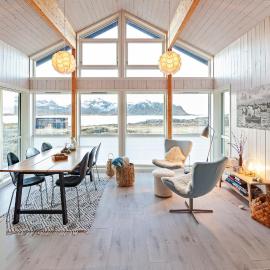 Vaeranes- Ny hytte med flott utsikt, khách sạn ở Ramberg