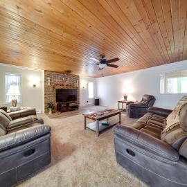 North Jackson Vacation Rental w/ Wraparound Deck!, hotel a North Jackson