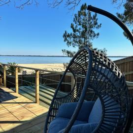 Chalet et Jaccuzy sur la plage, hôtel à Biscarrosse
